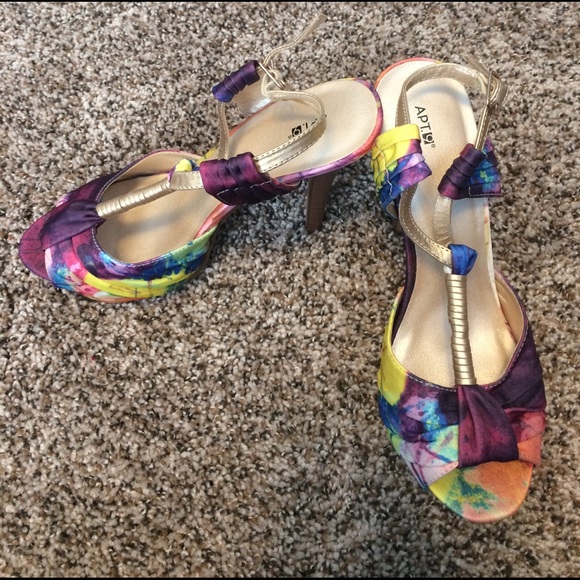 Never worn heels! - Picture 1 of 3