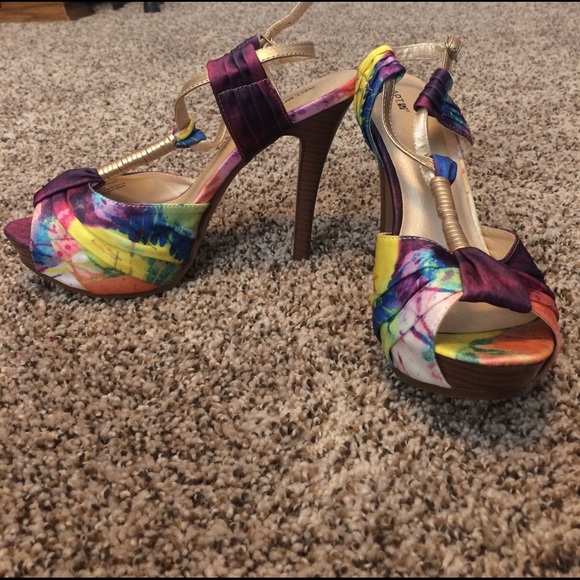 Never worn heels! - Picture 2 of 3
