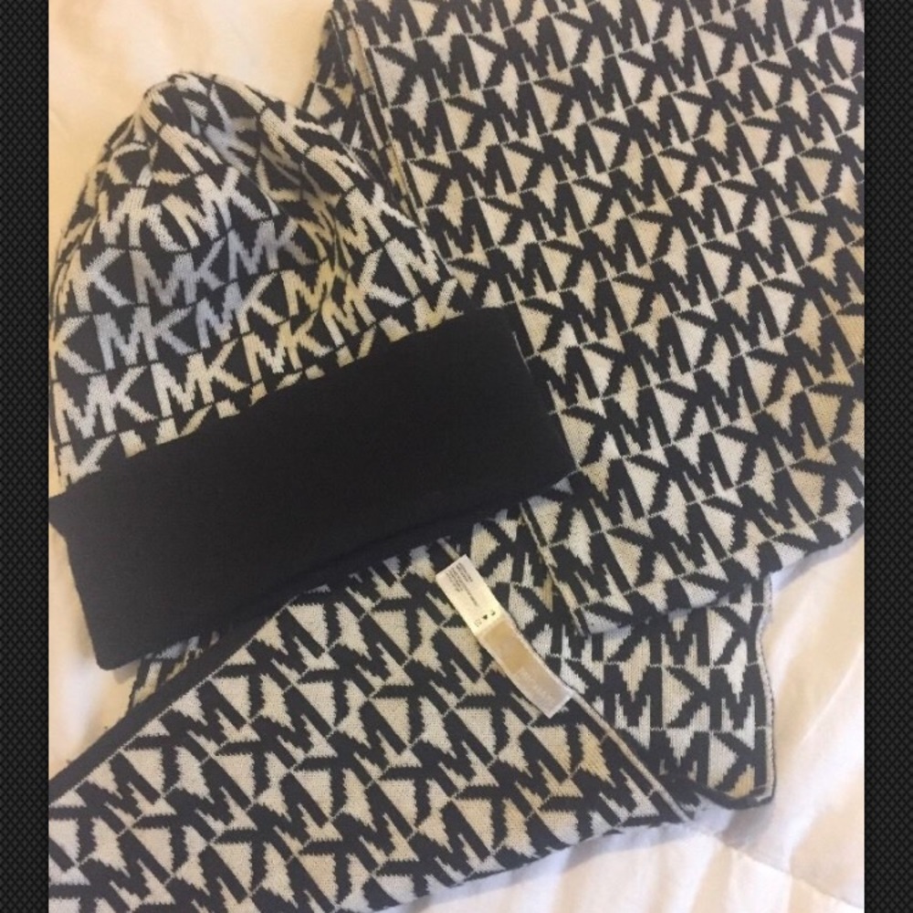Michael kors hat and scarf set