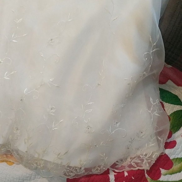 White formal gown - Picture 3 of 3