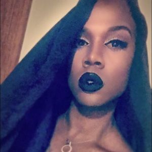 Meet your Posher, Dee