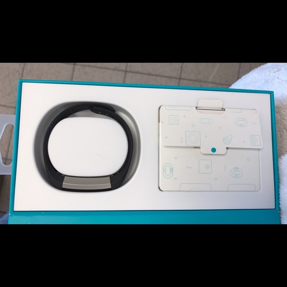 FitBit Alta - Picture 2 of 2