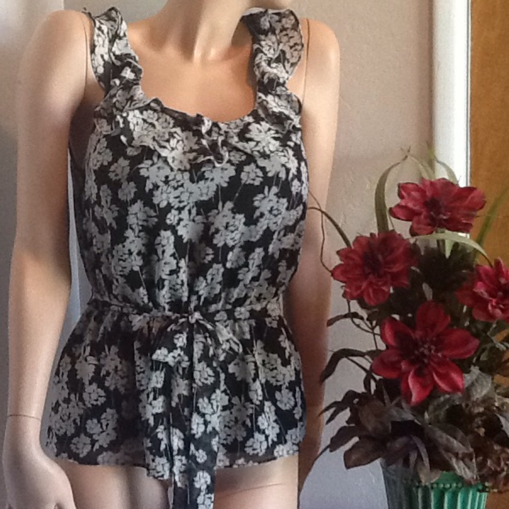✨Beautiful "Elle" Floral Ruffled Sheer Blouse✨NWOT