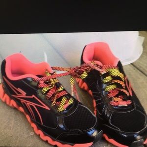 Reebok Zigs Youth size 2