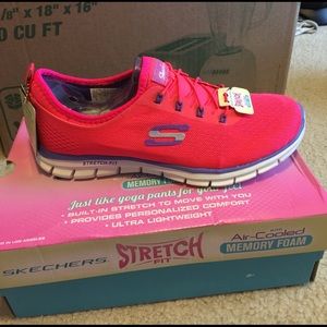 Sketchers sneakers