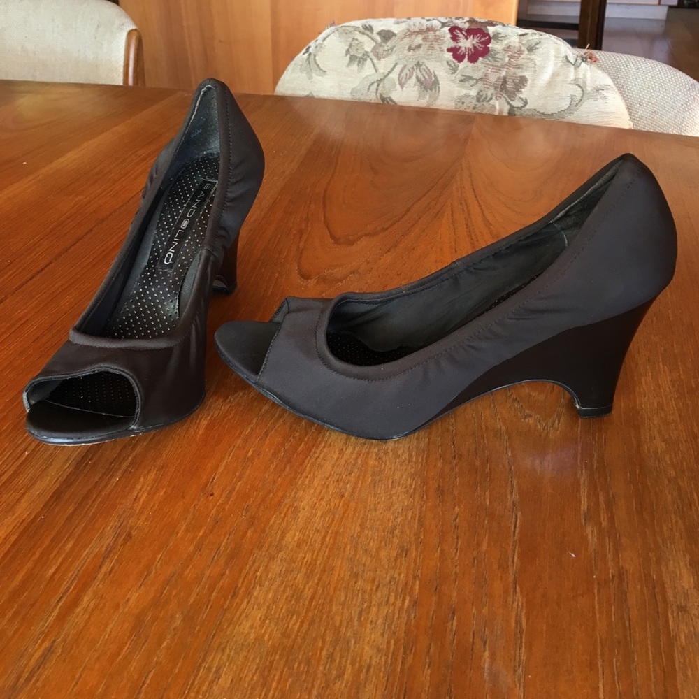 Bandolino Dark Brown Wedge Pump Sz 6.5
