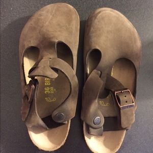 Brown birkenstocks clogs