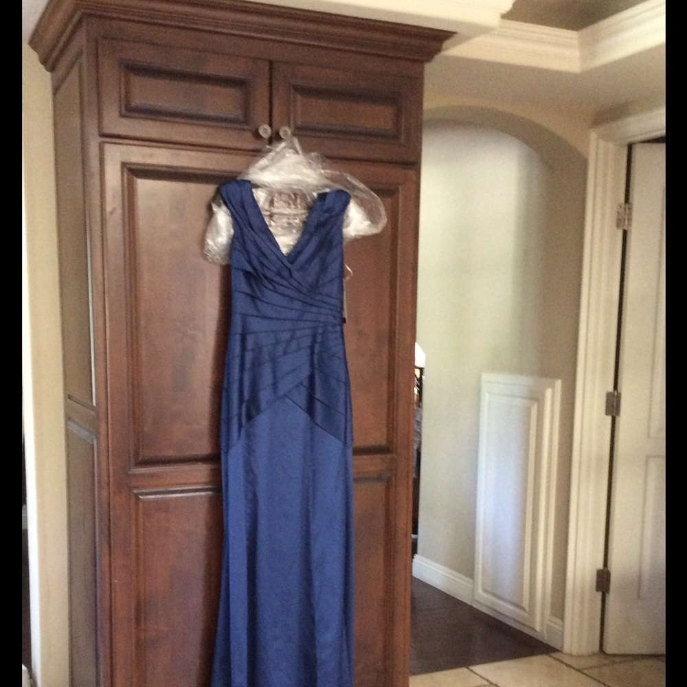 Beautiful brand new Navy blue Kate Unger gown.