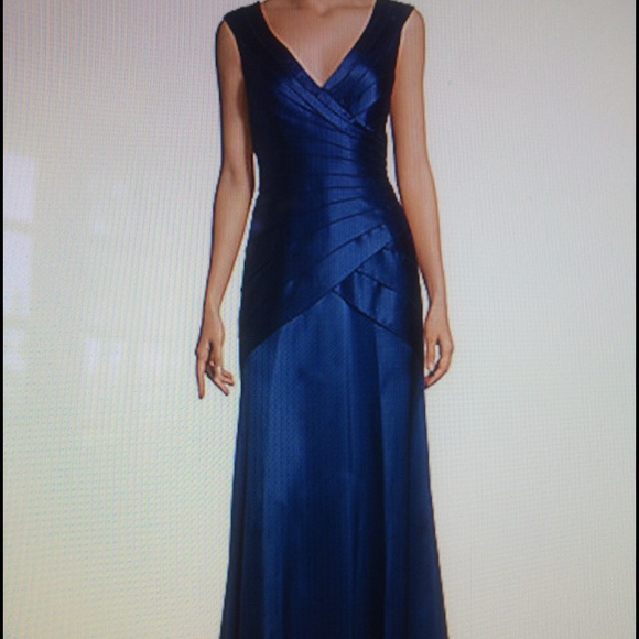 Beautiful brand new Navy blue Kate Unger gown. - Picture 4 of 4