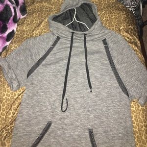 Short sleeved athletic shirt