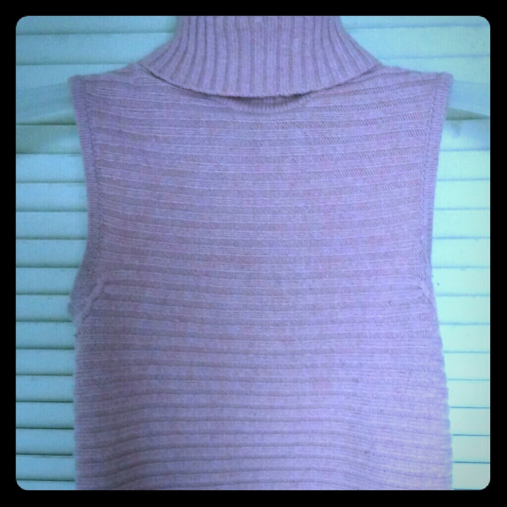 Sleeveless knit sweater