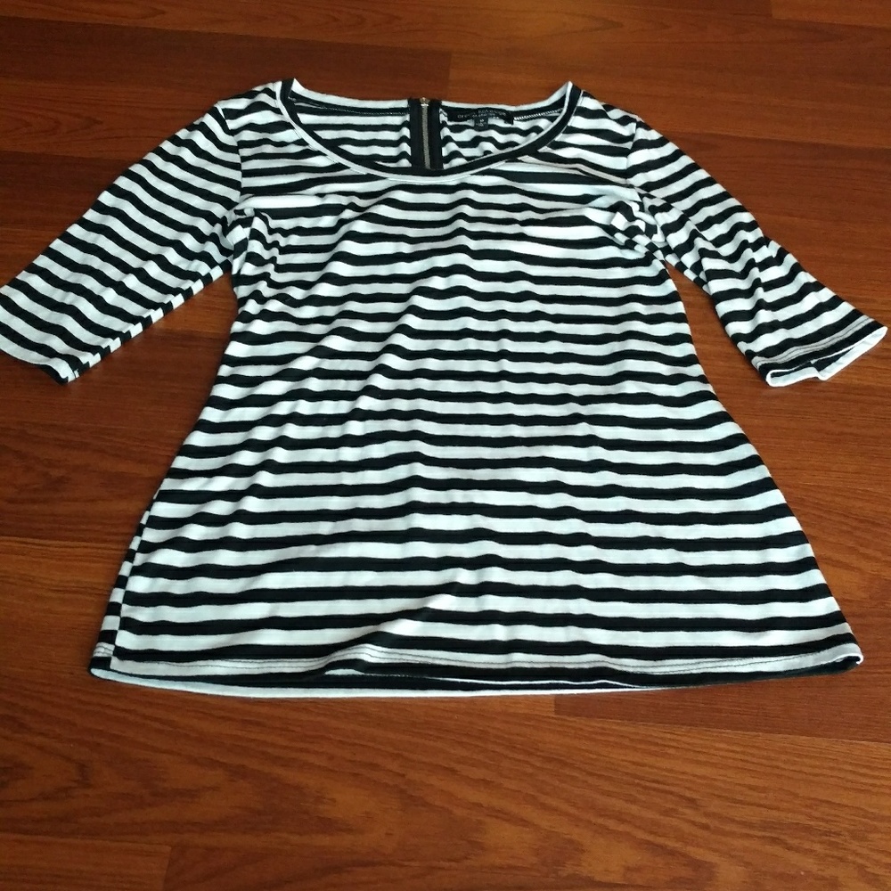 Black & White zip up back top