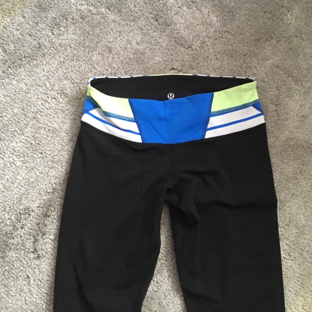 Lululemon leggings with a geometric waist band