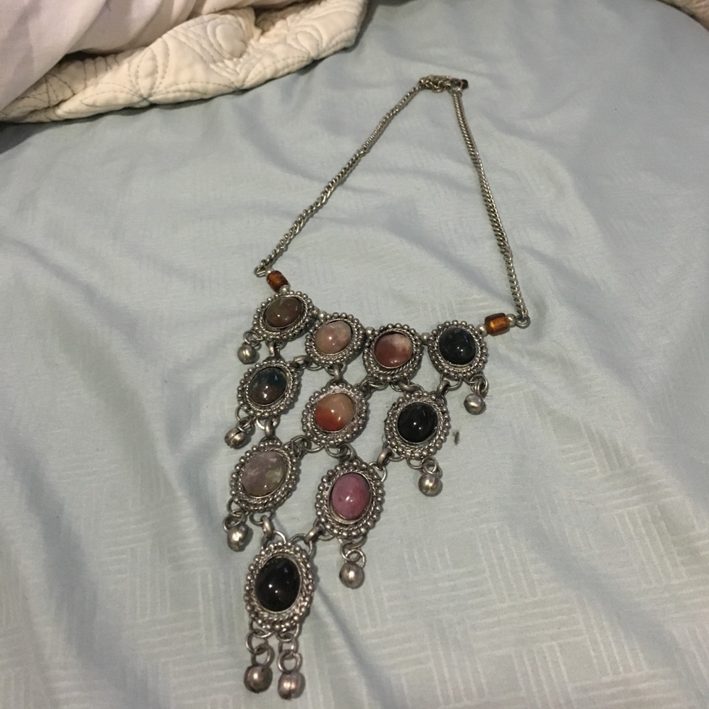 Beautiful necklace w/ different colored crystals