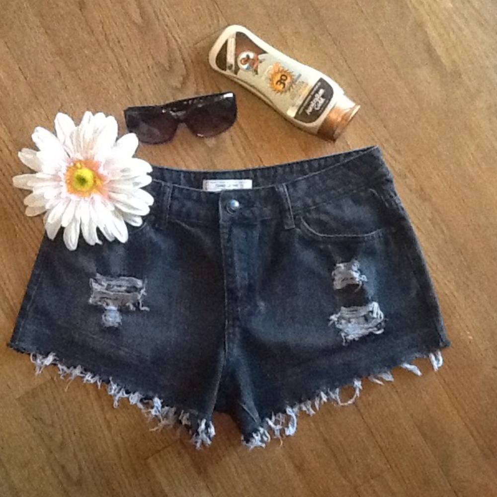 ✨Distressed Adam Levine Jean Shorts✨NWOT✨
