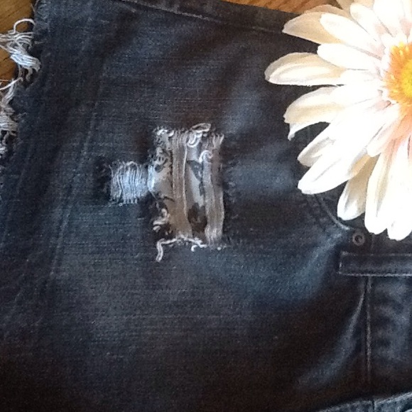 ✨Distressed Adam Levine Jean Shorts✨NWOT✨ - Picture 2 of 4