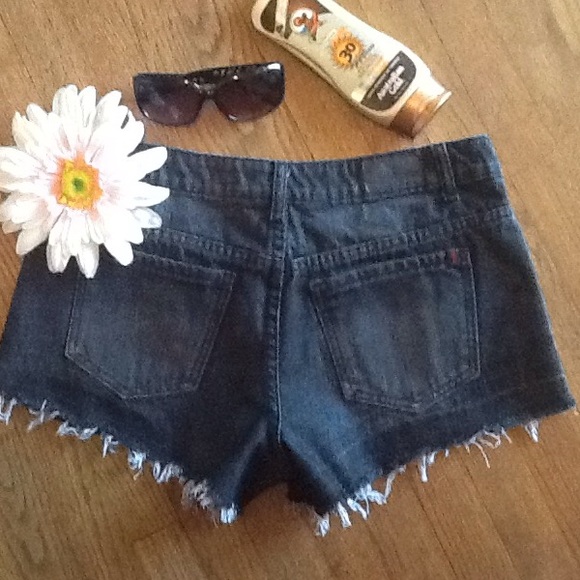 ✨Distressed Adam Levine Jean Shorts✨NWOT✨ - Picture 4 of 4