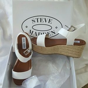 Steve Madden 💖 strap on wedges