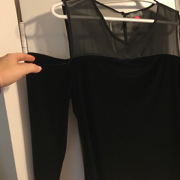 Black Vince Camuto shoulder cut out blouse - Picture 2 of 2