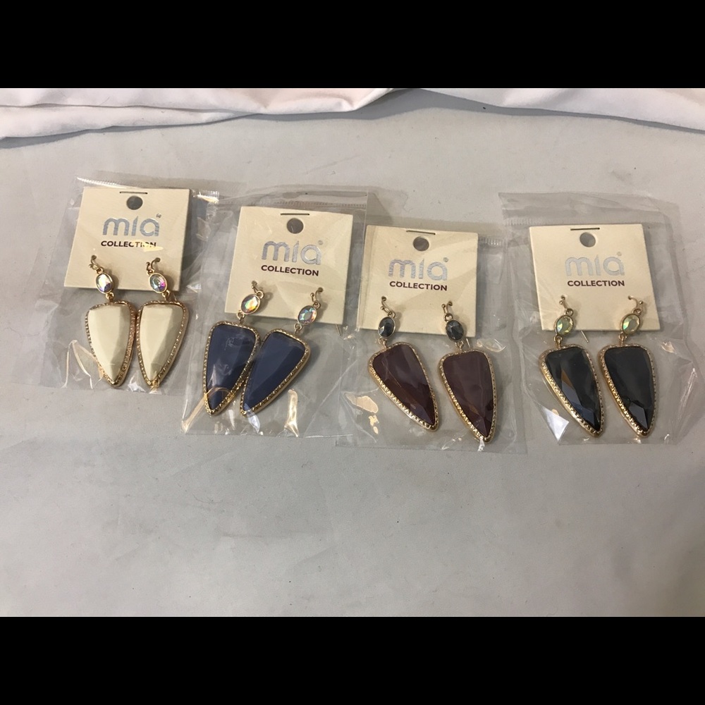 Mia arrow earrings