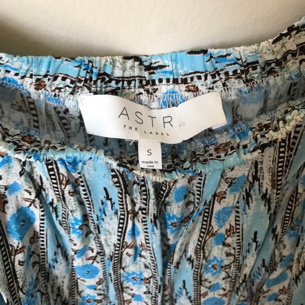 Off the Shoulder Blue Printed Blouse - Picture 4 of 4