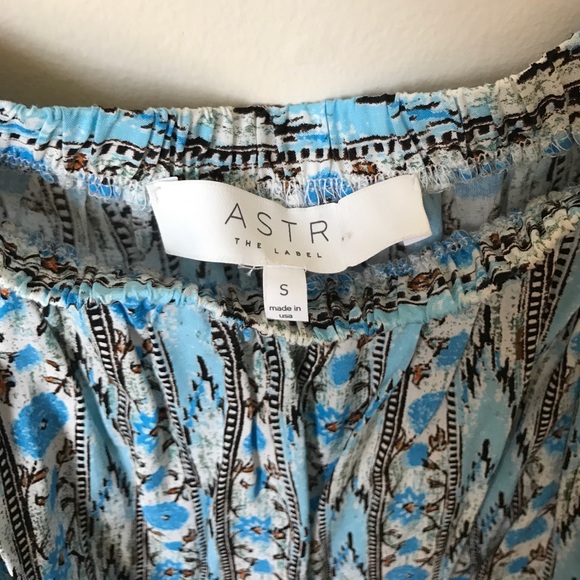 Off the Shoulder Blue Printed Blouse - Picture 4 of 4