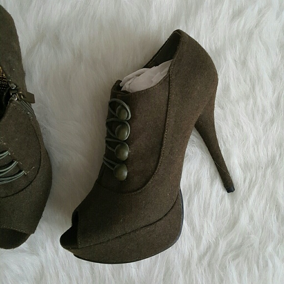 ❤Host Pick❤ NWT Miltary Peep Toe Designer bootie - Picture 3 of 5