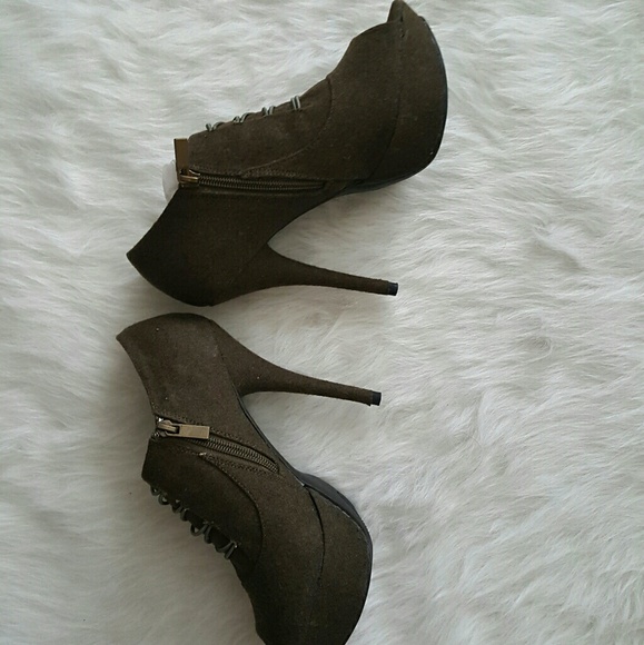 ❤Host Pick❤ NWT Miltary Peep Toe Designer bootie - Picture 4 of 5