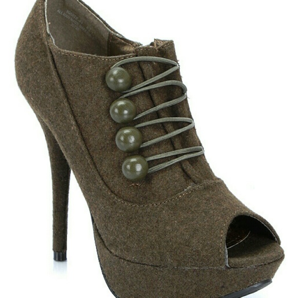 ❤Host Pick❤ NWT Miltary Peep Toe Designer bootie - Picture 5 of 5