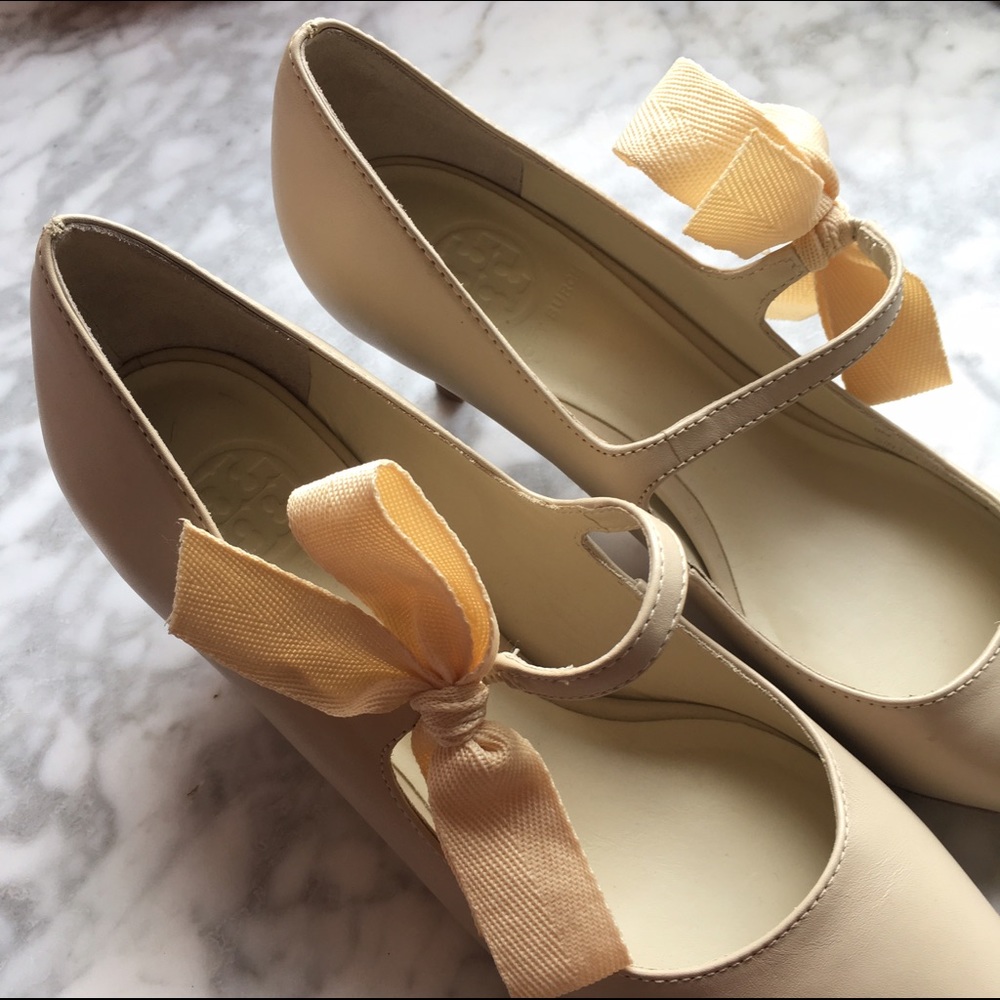 Tory Burch Beverly Low Kitten Heel Pump in Ecru - Picture 2 of 8