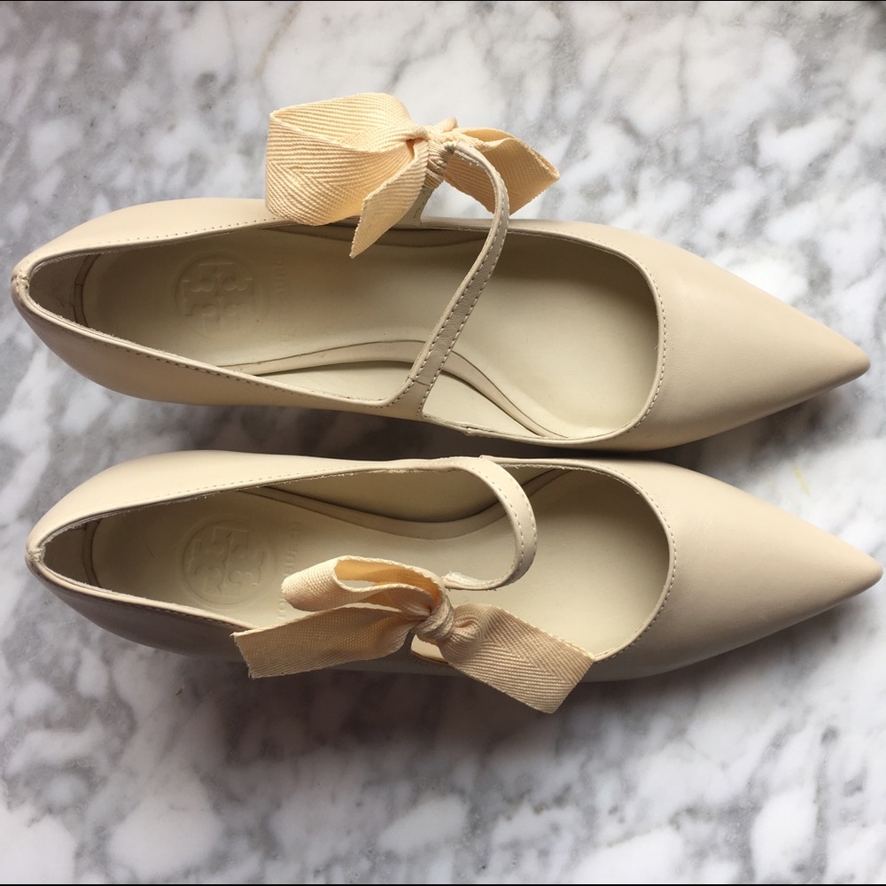 Tory Burch Beverly Low Kitten Heel Pump in Ecru - Picture 3 of 8