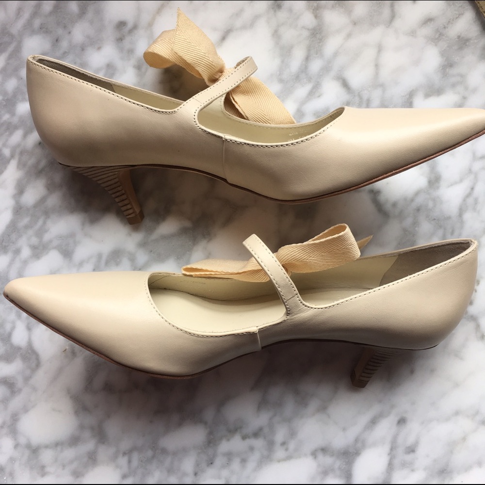 Tory Burch Beverly Low Kitten Heel Pump in Ecru - Picture 4 of 8