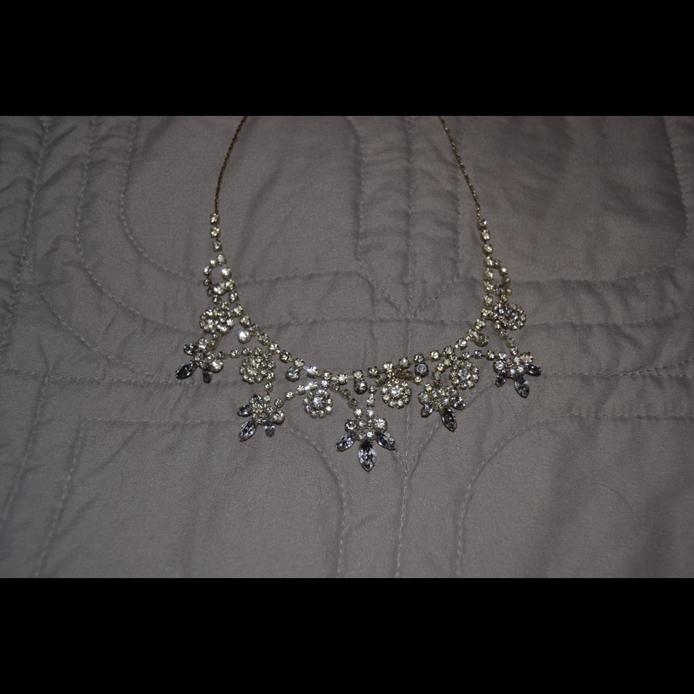 👑Beautiful formal necklace!