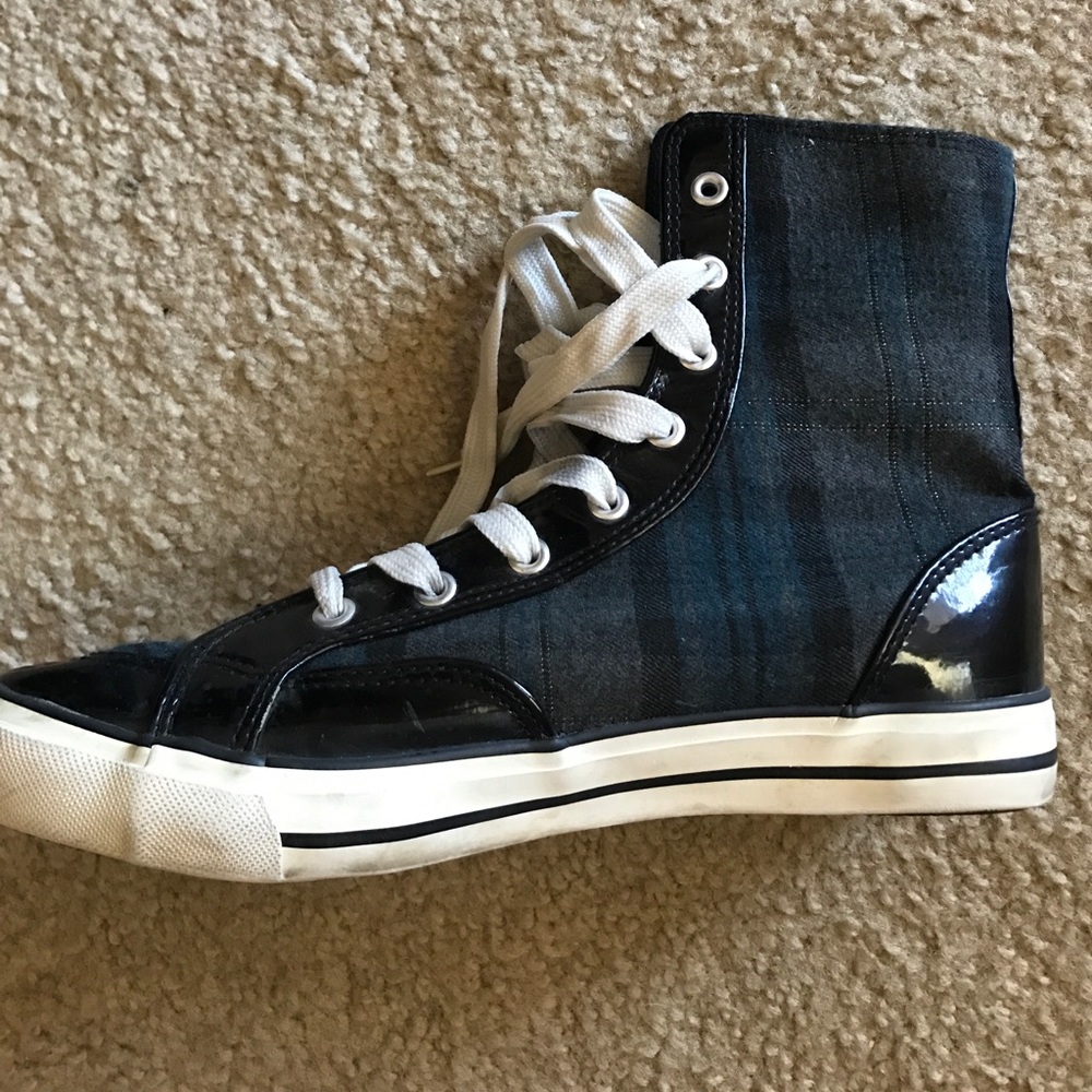Shoes - Picture 2 of 3