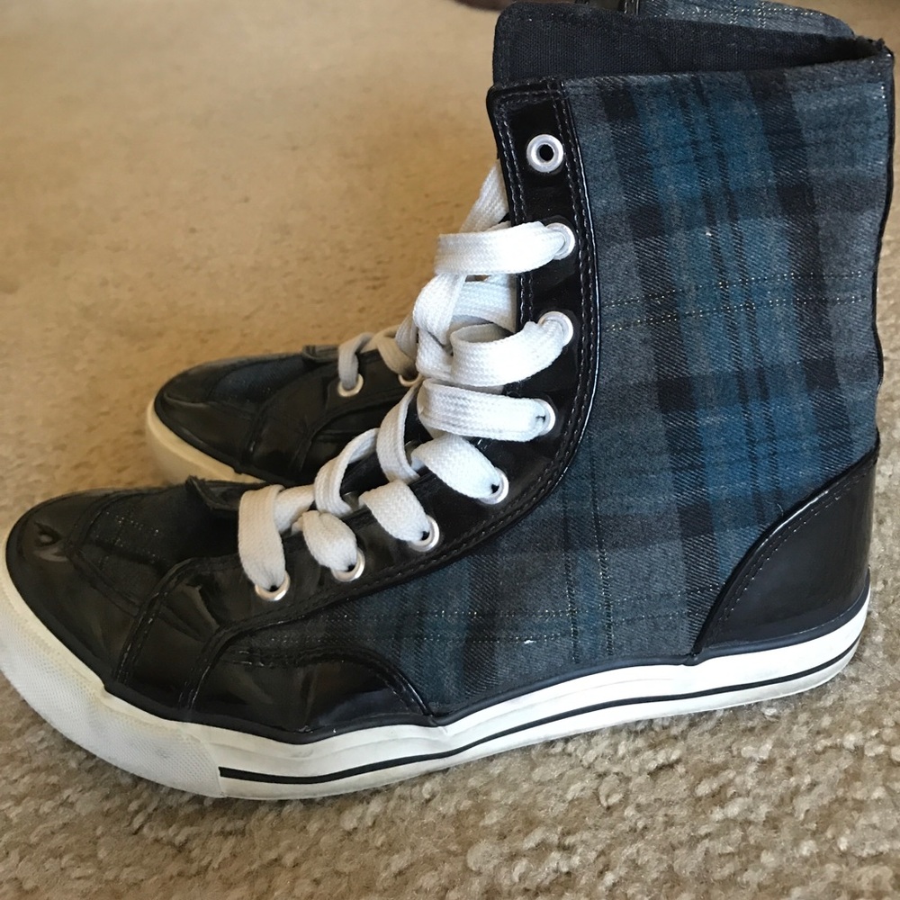 Shoes - Picture 3 of 3