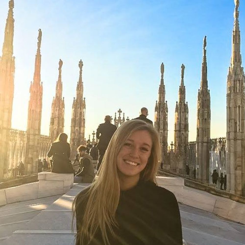 Meet your Posher, Caitlin