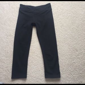 Fabletics black cropped leggings