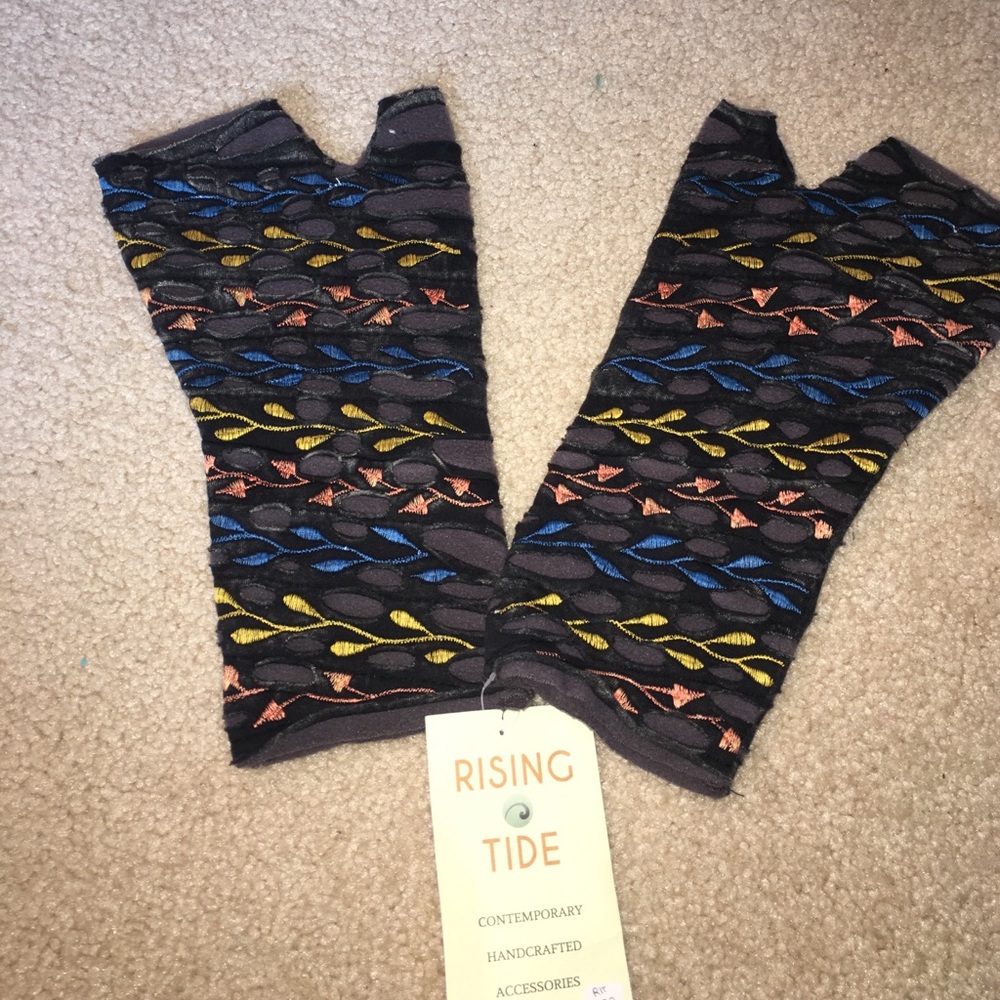 Open fingered gloves