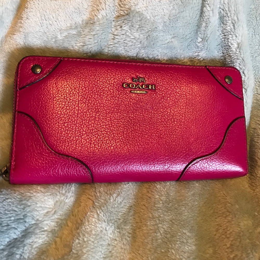 ❌SOLD❌ Coach zippy wallet