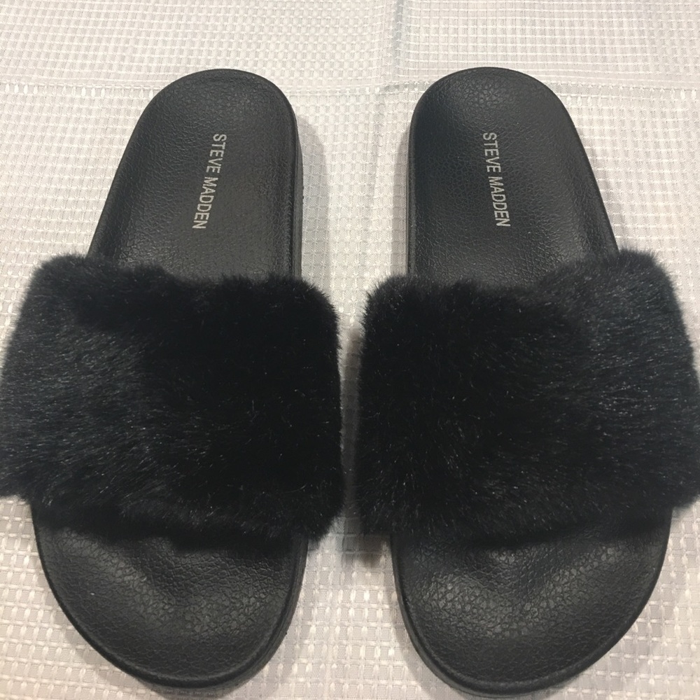 Steve Madden Softey Black Furry Slides size 6