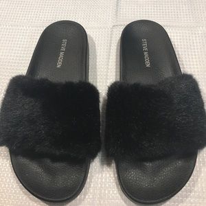 Steve Madden Softey Black Furry Slides size 6