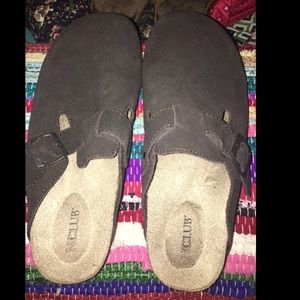 🍍4/$25 Black Clogs