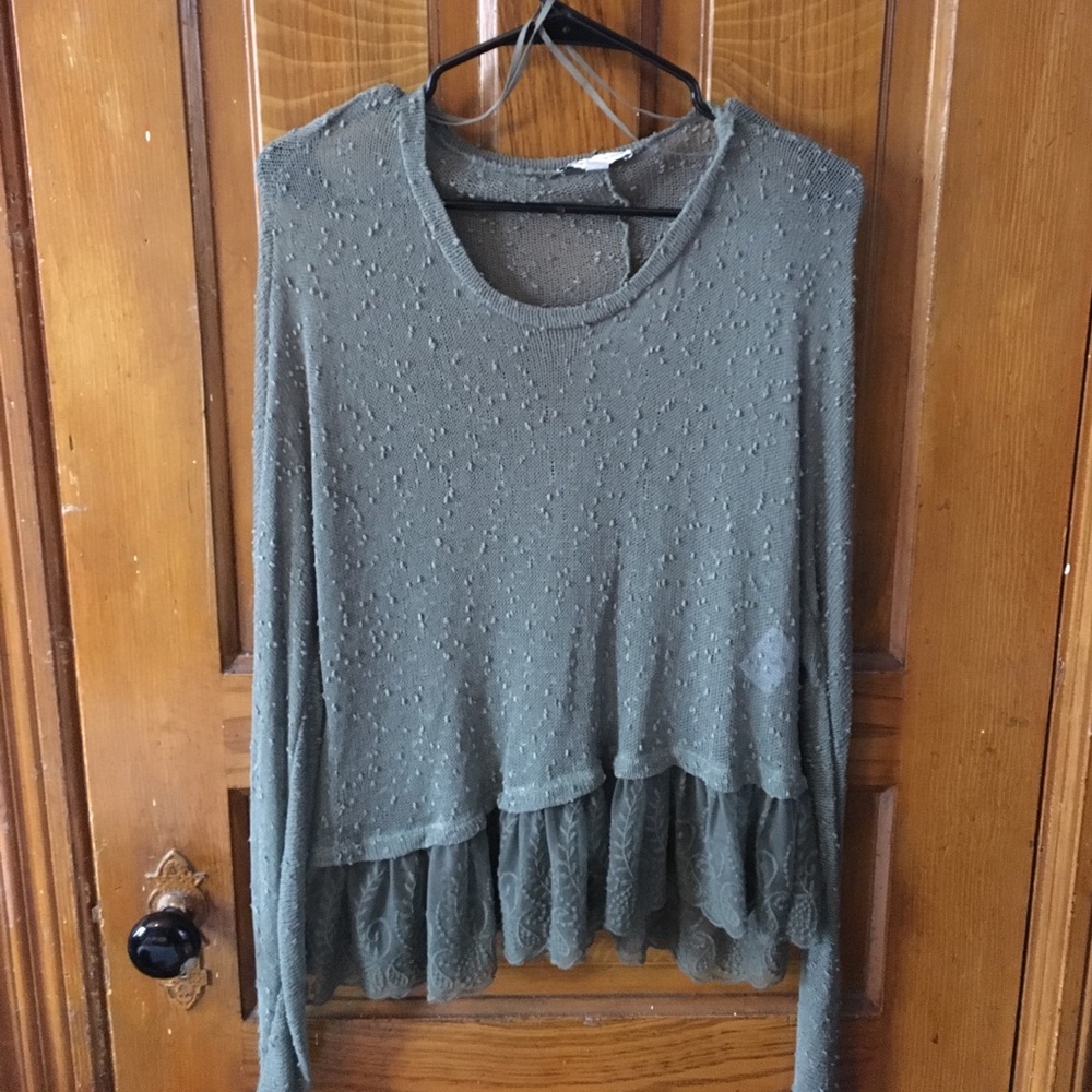 American Eagle Flowy Long Sleeve