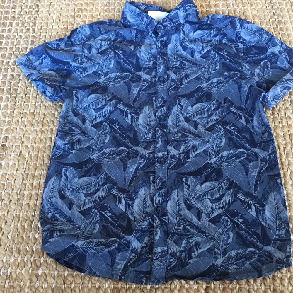 H&M conscious short sleeved button down shirt