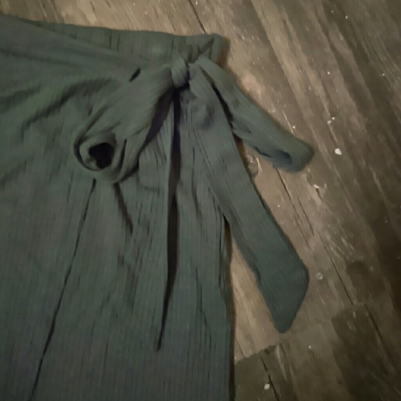 Green skirt - Picture 2 of 5