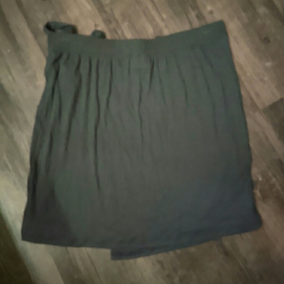 Green skirt - Picture 5 of 5