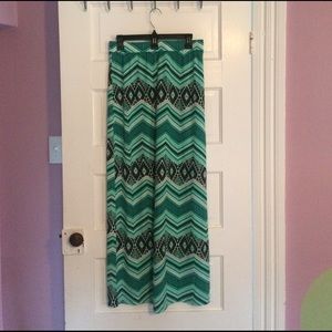 🛑Aztec print, green skirt