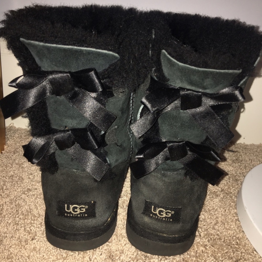 Bailey bow ugg boots in color black