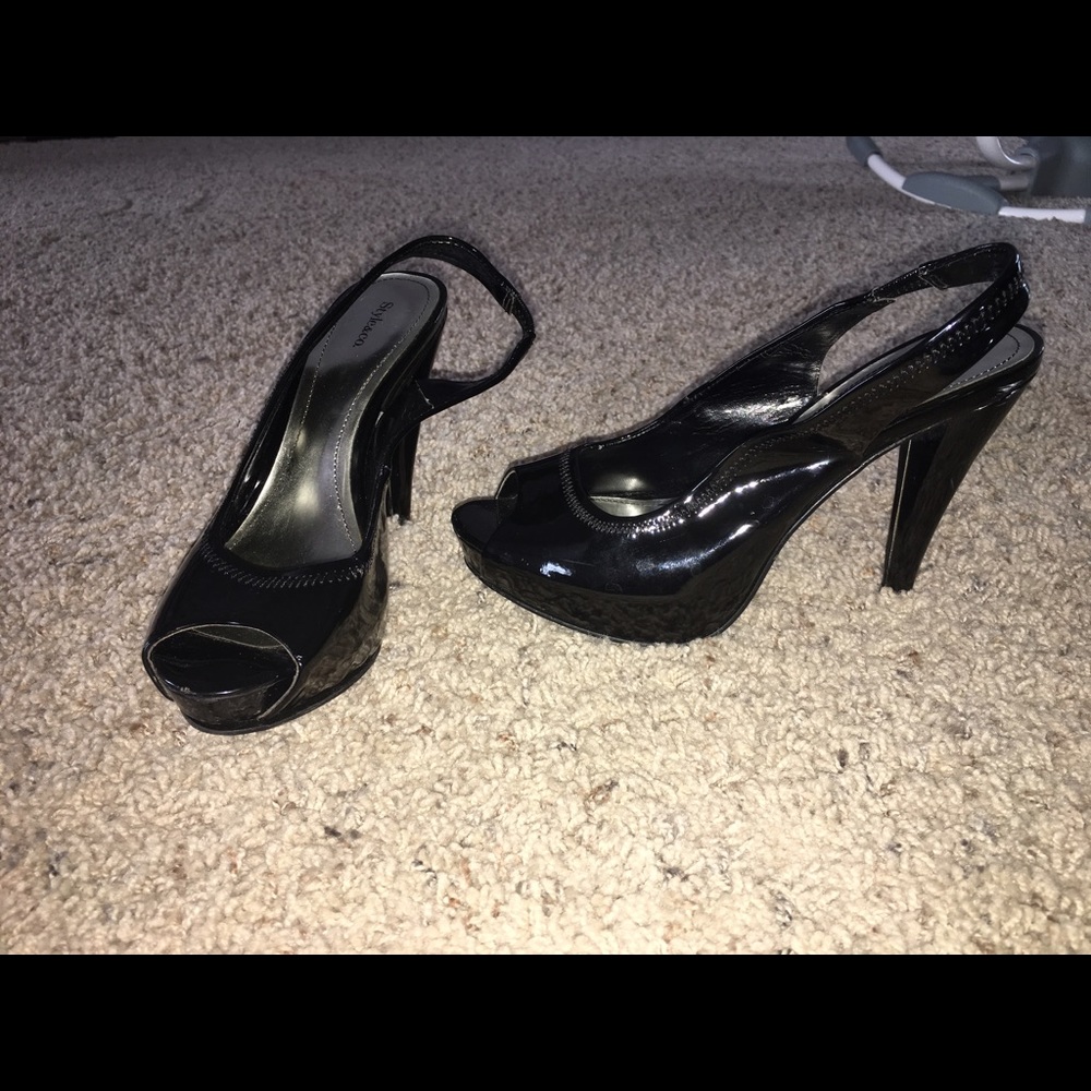 Peep toe black heels