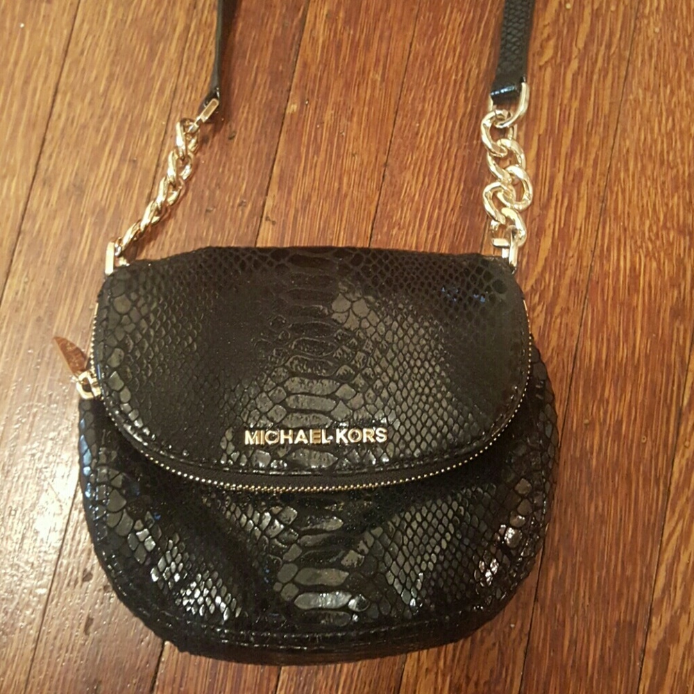 Authentic micheal kors crossbody body - Picture 2 of 3